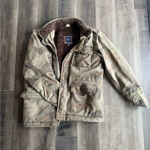 GAP Kids Camo Sherpa-Lined Jacket | Size M (8)